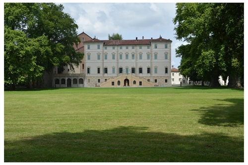 Il castello Cavour dal Parco.